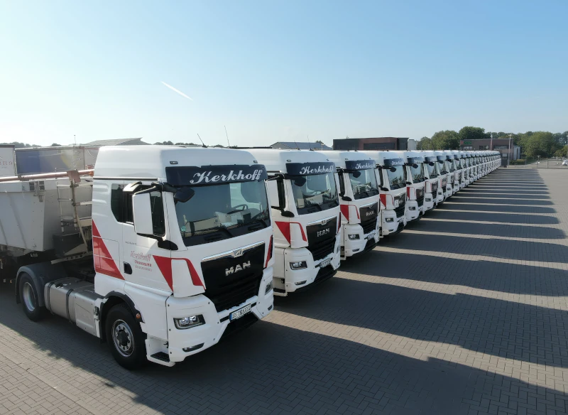 Kerkhoff Transporte - Baustoff Transport Nordwalde Fuhrpark im guten Licht